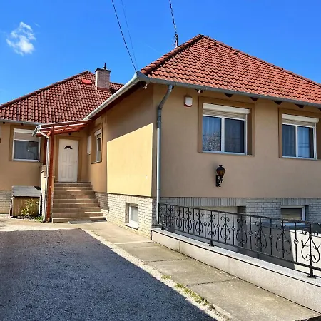 Negy Evszak Vendeghaz Apartment *