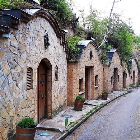 Negy Evszak Vendeghaz *