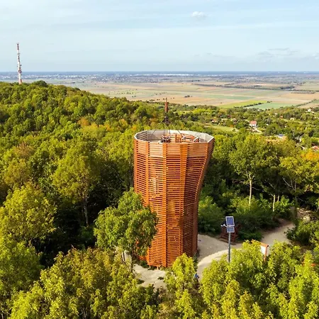 Negy Evszak Vendeghaz *