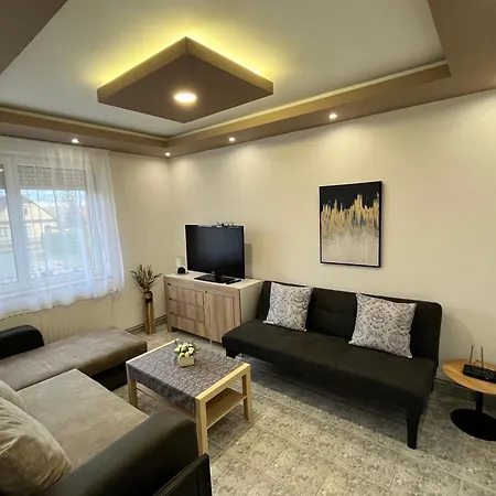 Negy Evszak Vendeghaz Apartment *
